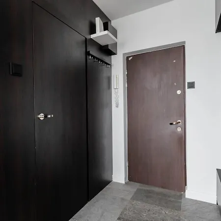 Apartment Monochrome Downtown *