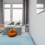 Monochrome Downtown Apartament