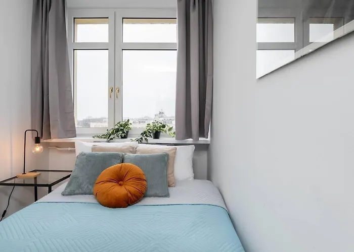 Monochrome Downtown Apartament