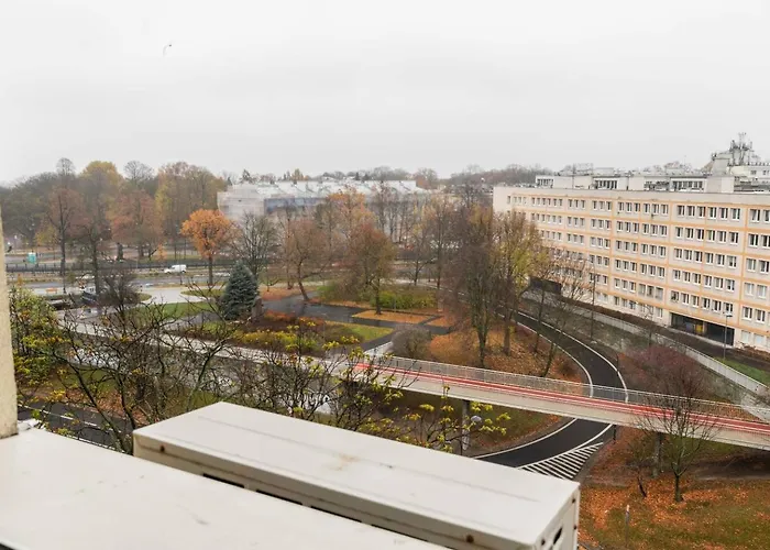 Monochrome Downtown Apartament