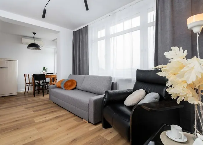 Monochrome Downtown Apartament *