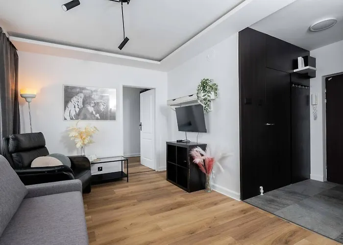 Monochrome Downtown Warszawa